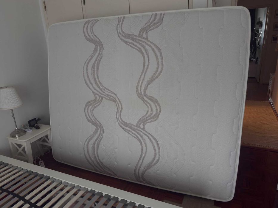 Colchão de casal, da marca Pikolin 160cm X 200cm