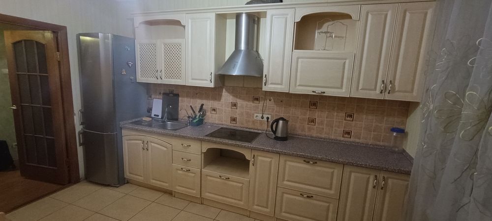 Шулявка, Караваевы дачи ,ул. Яблонской 6