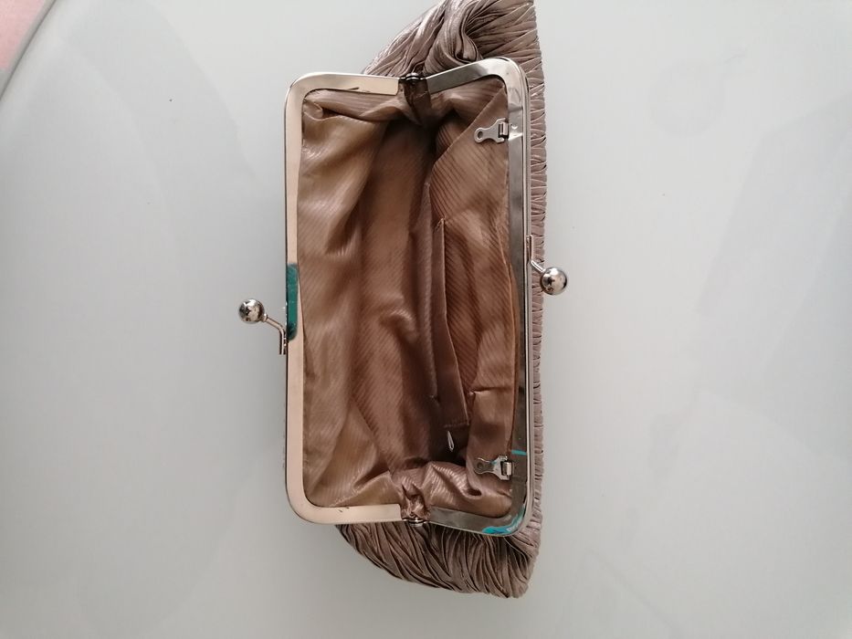 Used fanny pack once, in good condition, fabric with rhinestone closure64730154747010122