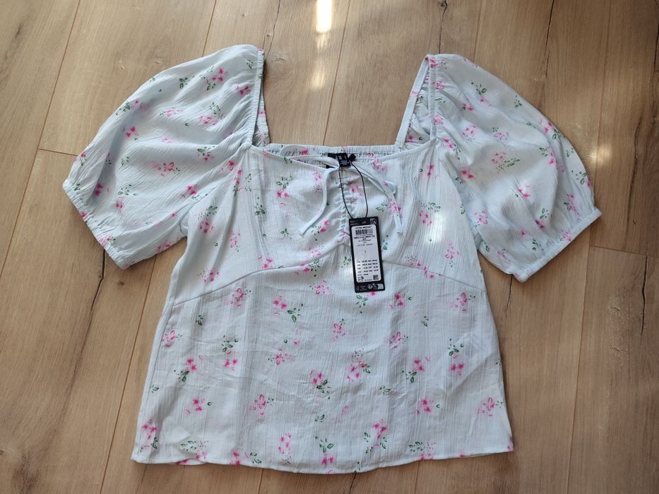 Nowa romantyczna bluzka w kwiaty Vero moda