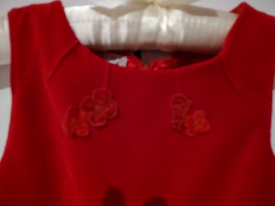 Sliczna czerwona sukieneczka r. 92 Wójcik