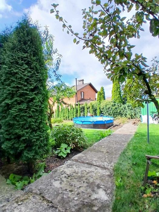 Продаж  просторого будинку, можливо по програмі єВідновлення