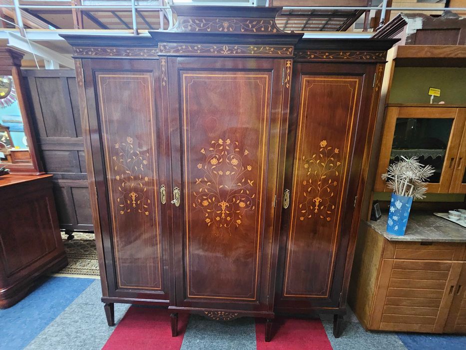 Roupeiro estilo D. Maria - Muito bom estado geral