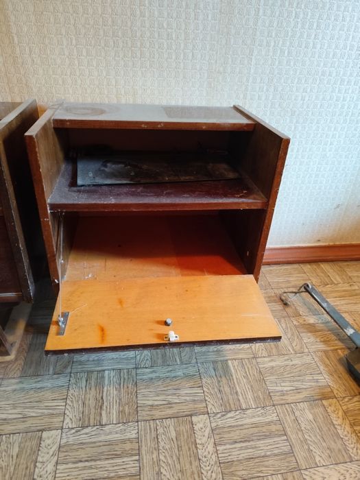 Тумбочка для ,дрібних речей