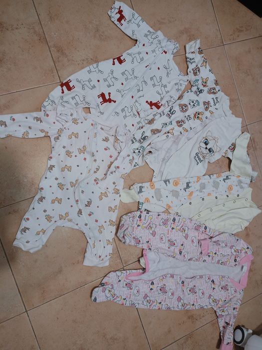 Одяг для дівчинки,кофти,боді,плаття,чоловічки