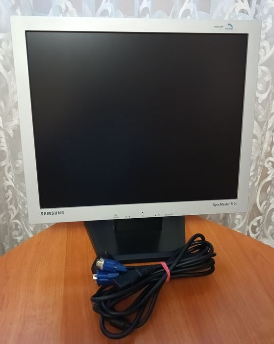 Монитор 17" Samsung  710V