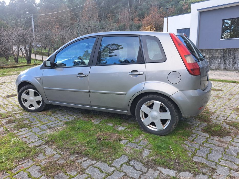 Ford fiesta 1.2 gasolina com A/C