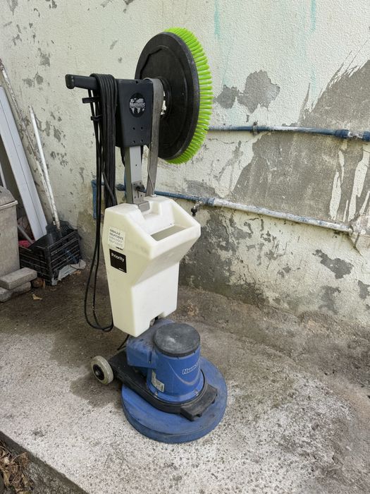 Máquina Monodisco Numatic NPR 1523/M c/ Depósito e Escova