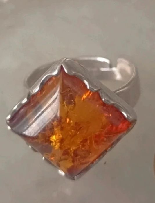 Pierscionek srebrny z bursztynem baltyckim srebro 925