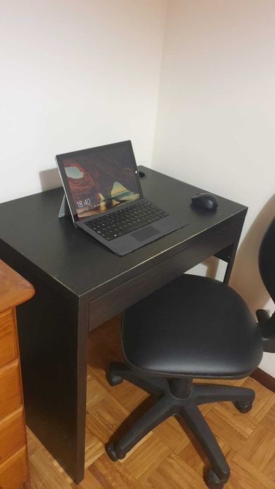 Quarto com varanda e TV
