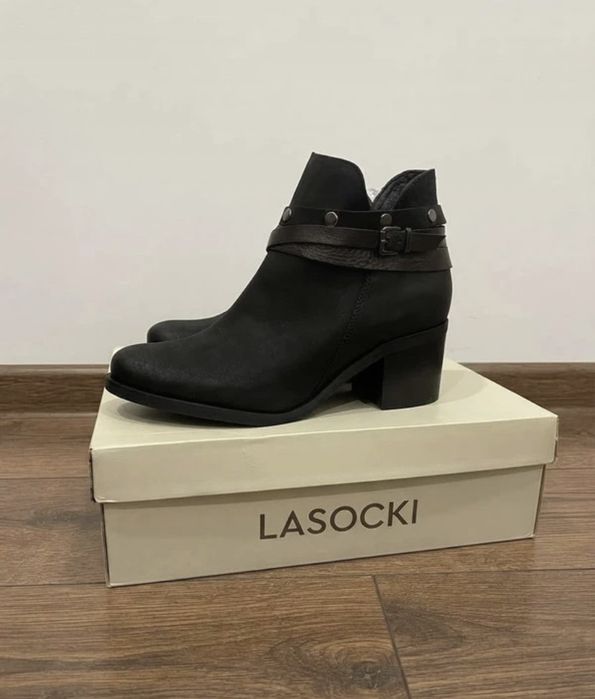 Buty Botki damskie Lasocki czarne obcas r. 38 nowe z pudełkiem
