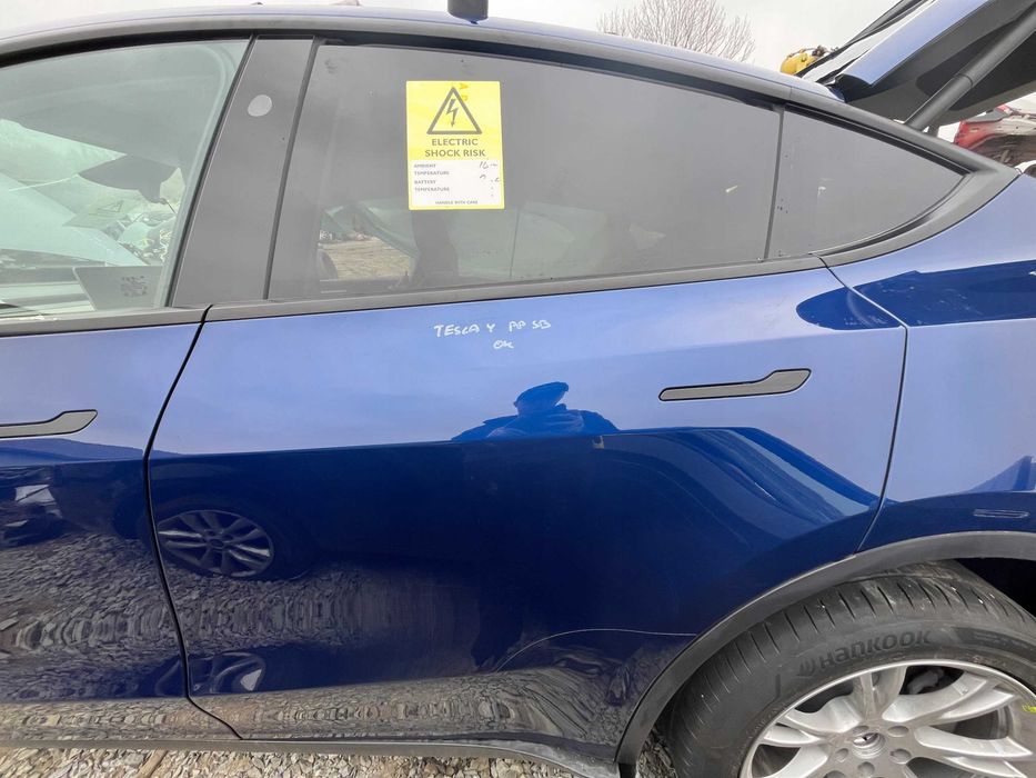 Tesla Model Y Juniper двері передні задні праві ліві рест дорест