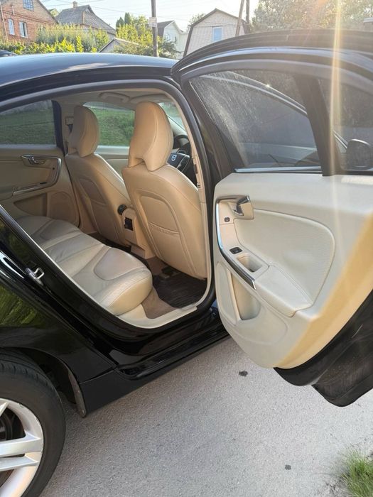 Volvo s60 2013 рік