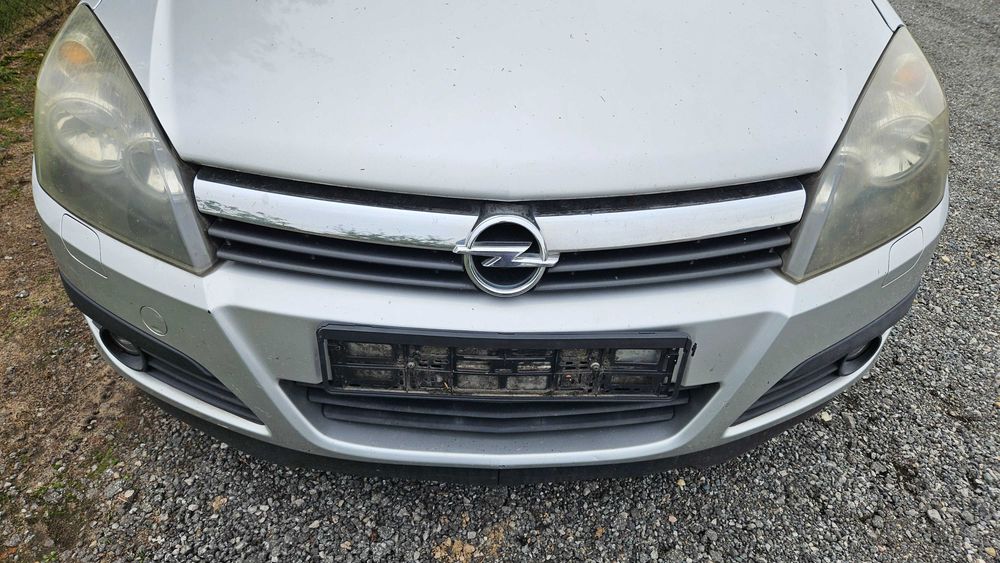 Opel Astra H III zderzak przedni przód Z157