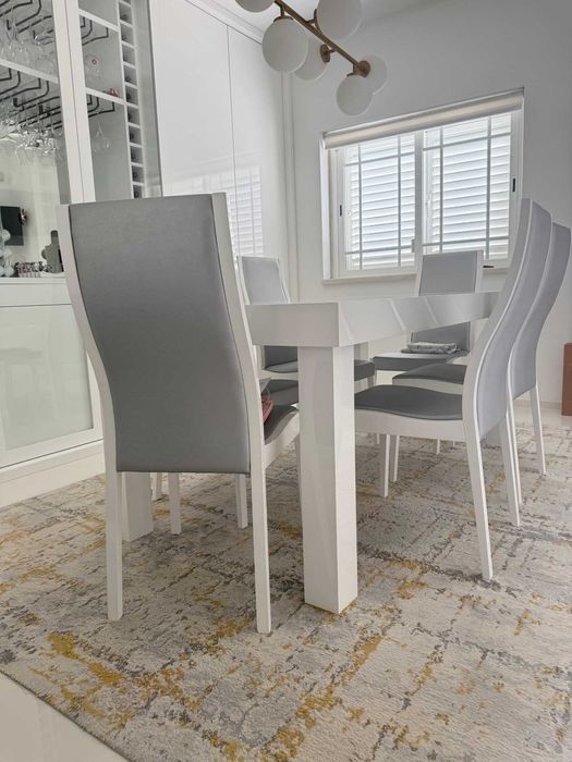 mesa extensivel +  8 cadeiras lacado de  branco