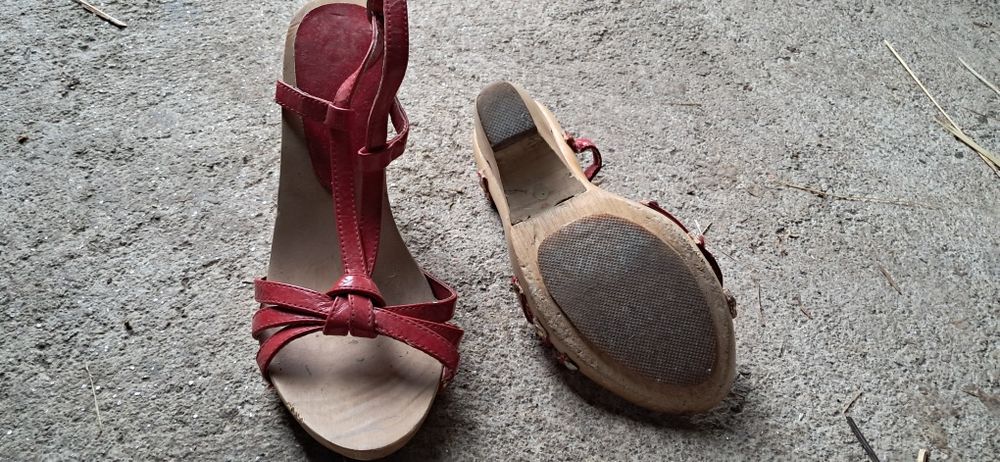 Sandalias nr.35 em madeira