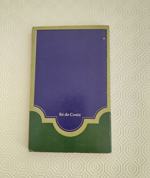 Livro "Uma Abelha na Chuva" de Carlos de Oliveira