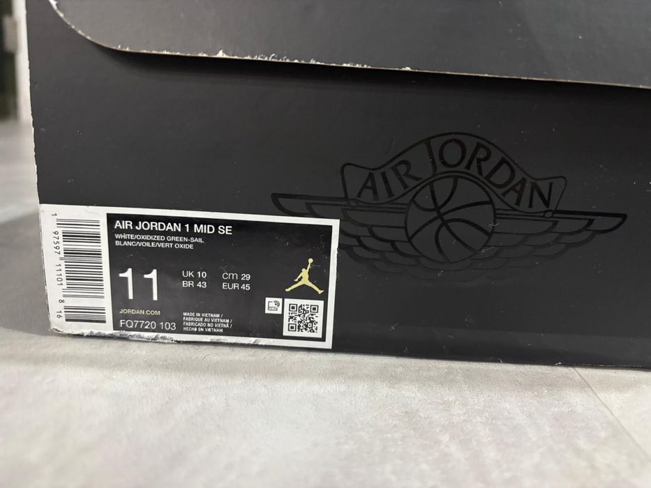 Air jordan brancos e verdes