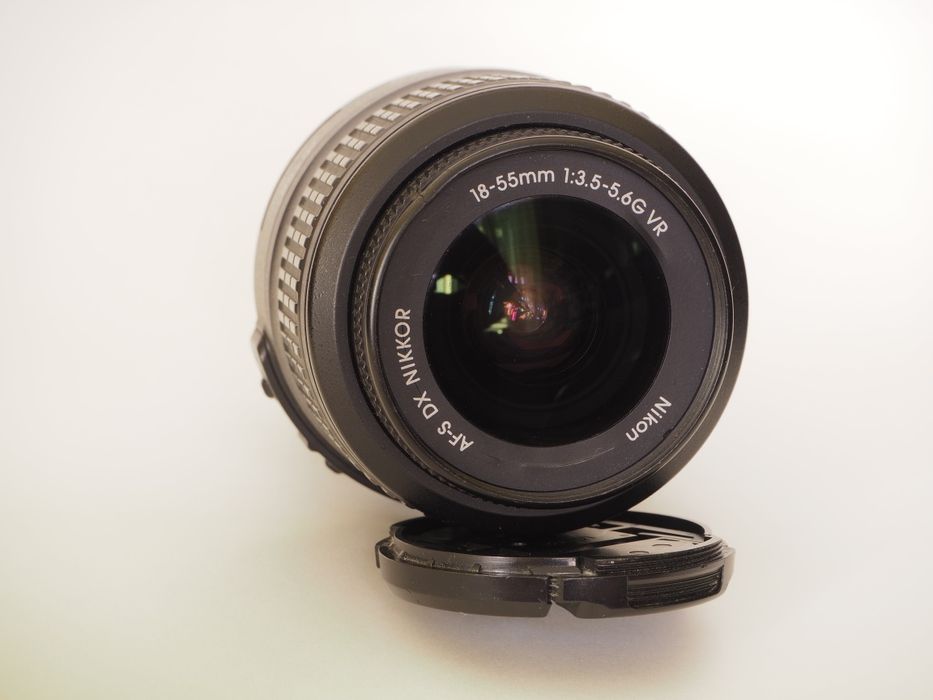 Об'єктив Nikon Nikkor DX 18-55 1:3,5-5,6 VR