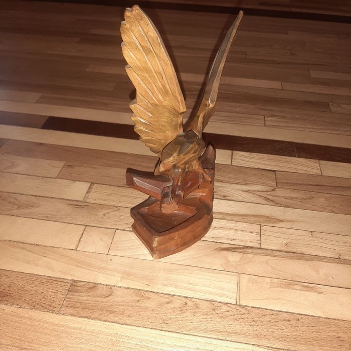 Орел дерев'яний.