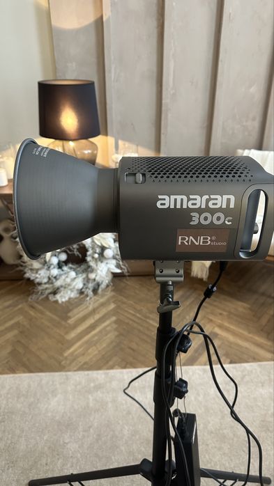 Aputure amaran 300c студійне світло