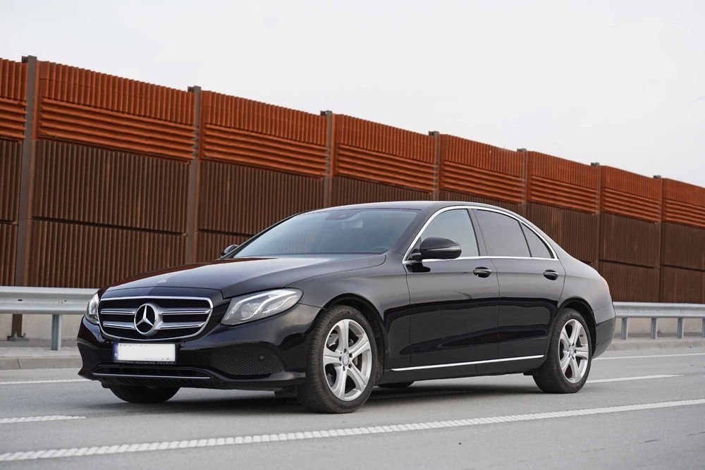 Wypożyczalnia/Wynajem Samochodów Limuzyn Mercedes Warszawa