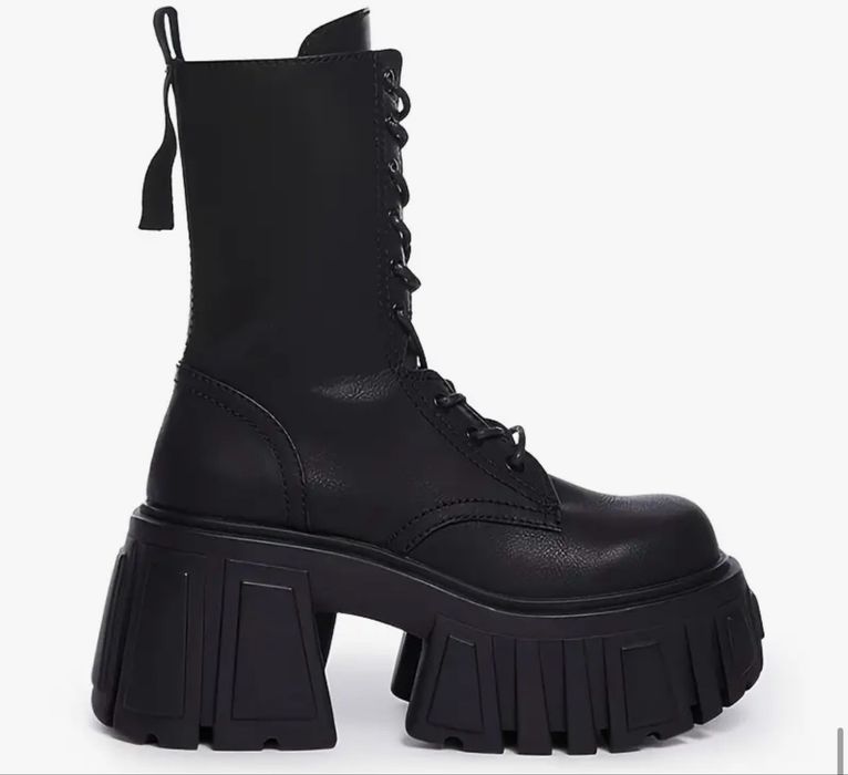 Ботинки жіночі чорні на високій платформі