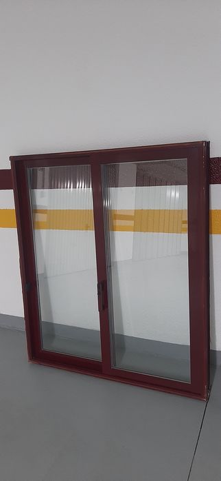 Janelas correr alumínio bordeaux