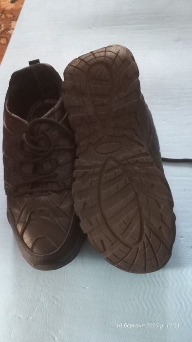 Кросівки і кеди мокасини