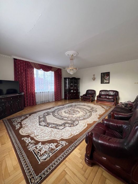 Будинок під Бізнес 468м2 з ділянкою 10сот Луцьк