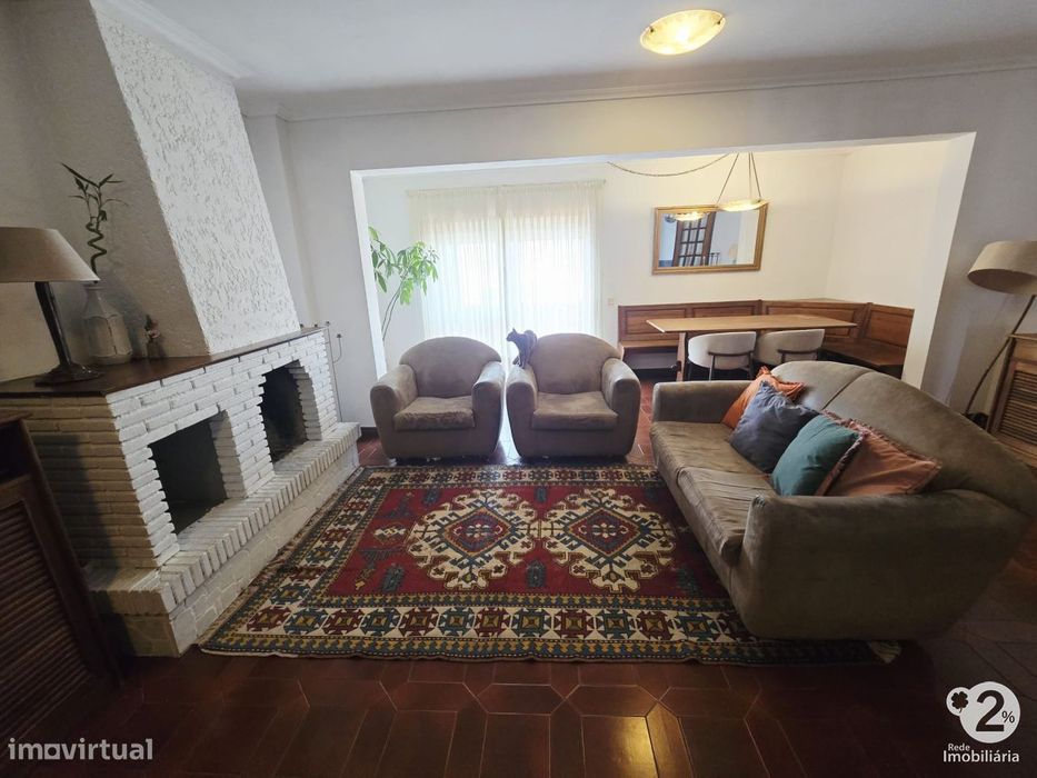 Apartamento T2 com terraço em Santa Marinha ( Vila Nova de Gaia )