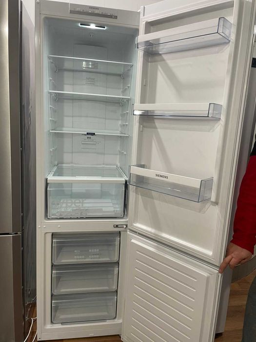 Холодильник Siemens Германия 200 см. доставка маг. Технодом