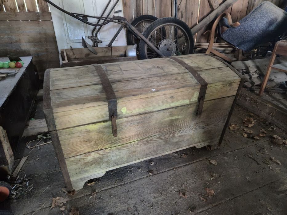 Stary drewniany kufer