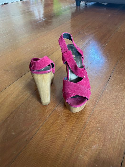 Sandálias rosa da Stella