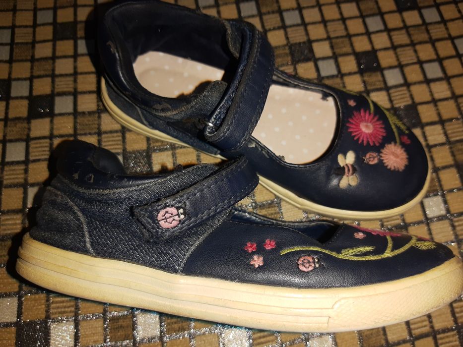 Туфлі, кросівки, кеди, крокси