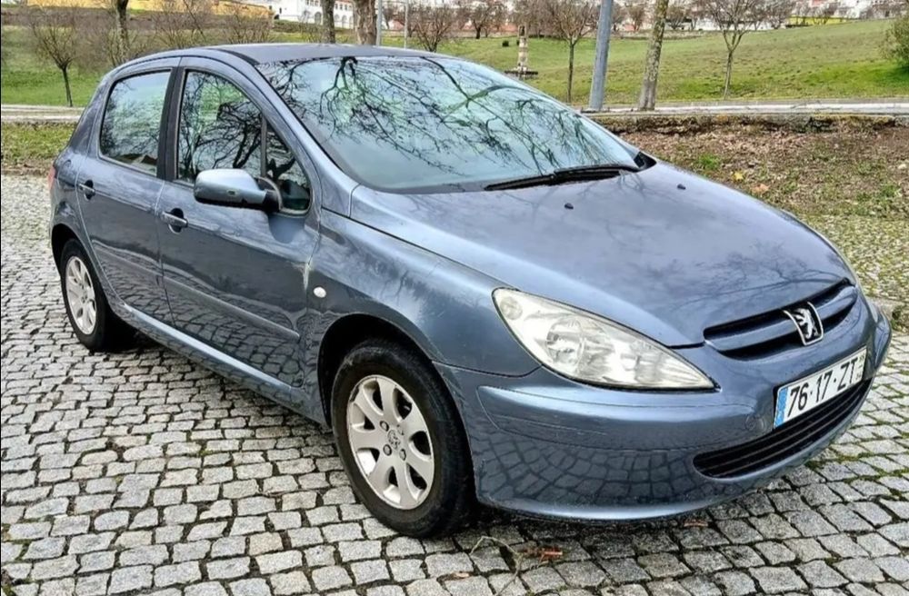 Carro peugeot 307 . 2400€
