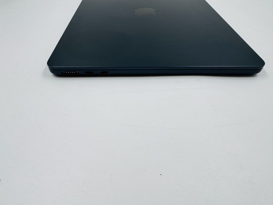 Засвіт Apple Macbook Air 13.6 M3 2024 16GB RAM 256GB SSD Midnight IL7450
