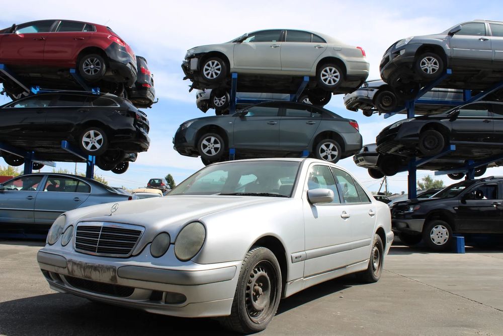 Mercedes W210 Sedan  Maska 744 Drzwi
