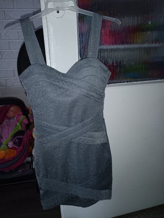 Sukienka xs z połyskującą nitką