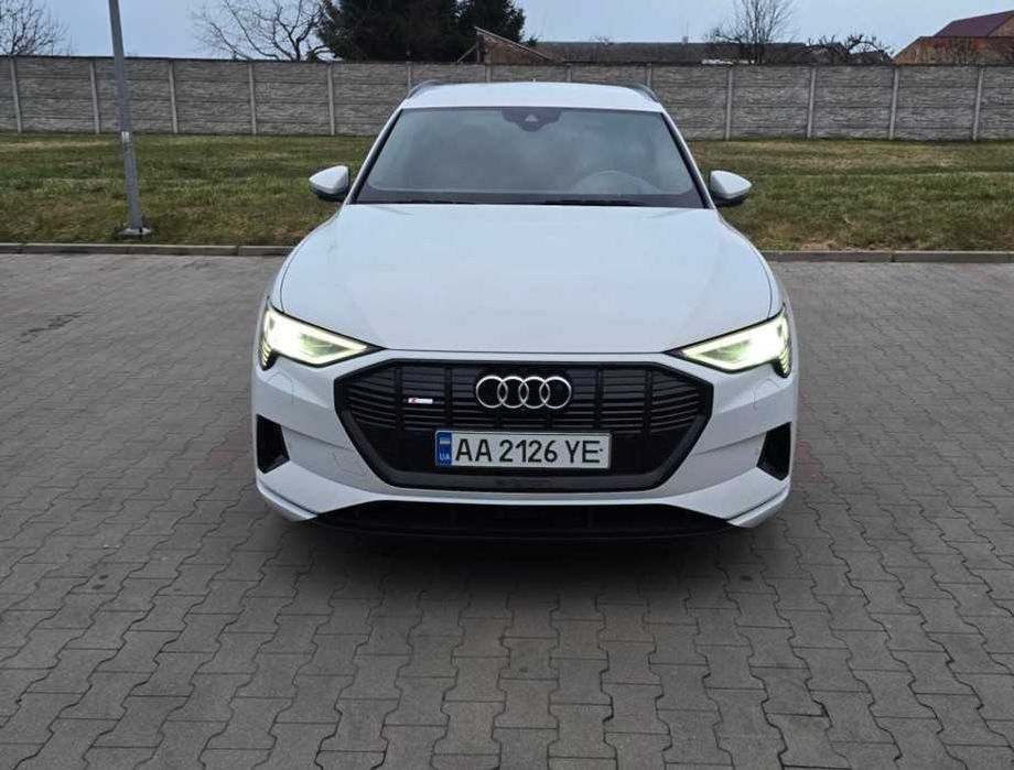 Оренда Audi E-Tron S-Line