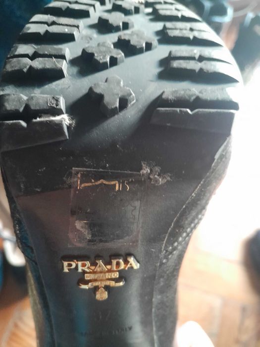 Calçado PRADA com pouco uso nr 37 em preto e outro nr 36,5 em azul