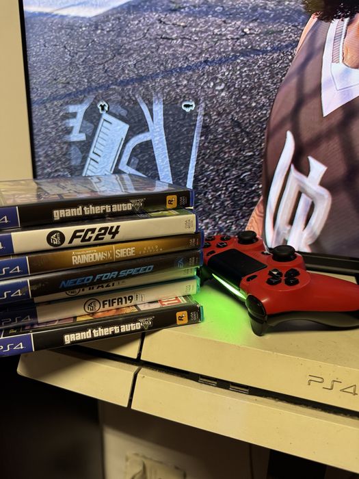 PlayStation 4 / 500 GB