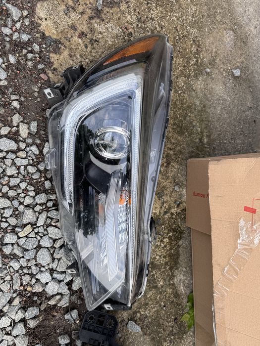 Фара Subaru outback 17-19