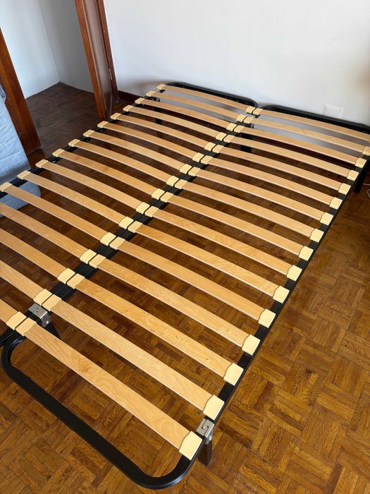 Estrado e colchão IKEA