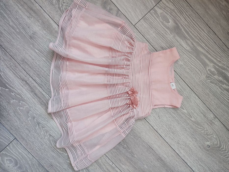 Różowa elegancka sukienka H&M 86