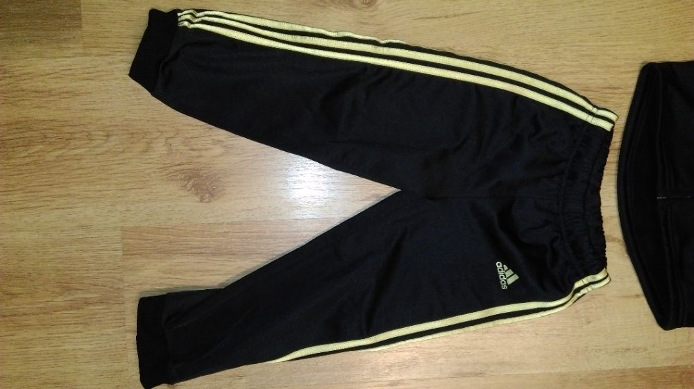 Sprzedam dres Adidas rozmiar 98