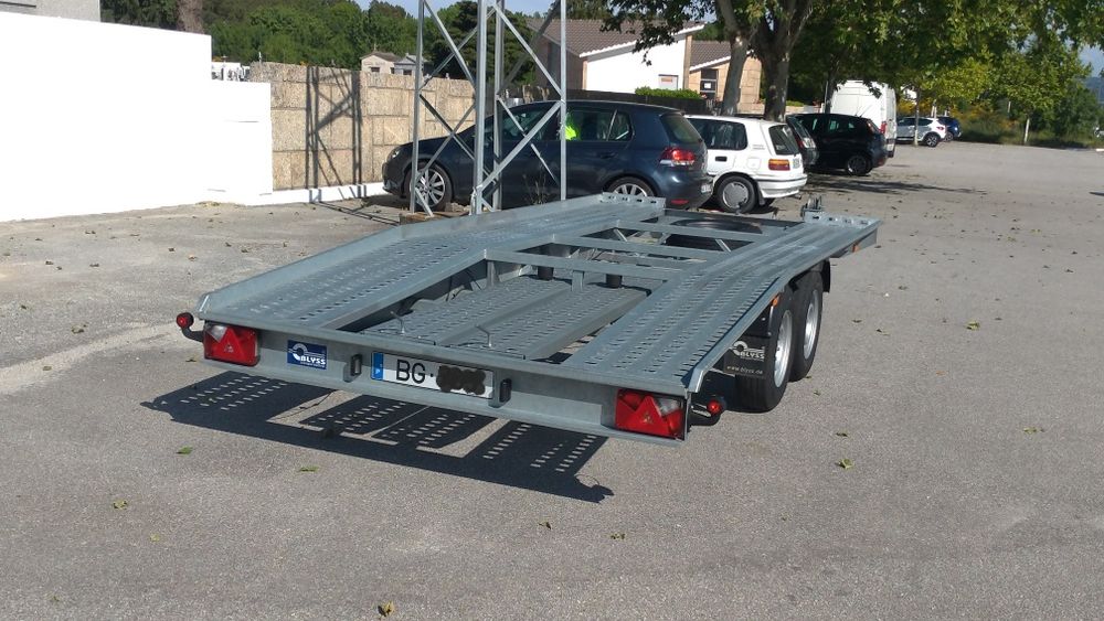 Atrelado porta carros Blyss 450x210cm. Peso brutto rebocavel 3000kg.