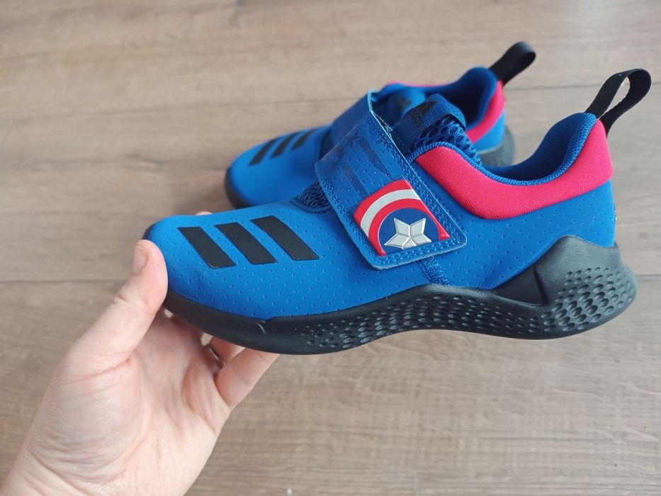 Buty dziecięce Adidas Marvel 34 Avengers Nowe Chłopięce na rzep