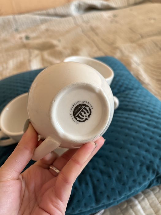 Набір чашок білих