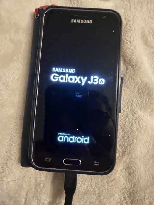 Dwa samsungi J5 oraz j3s